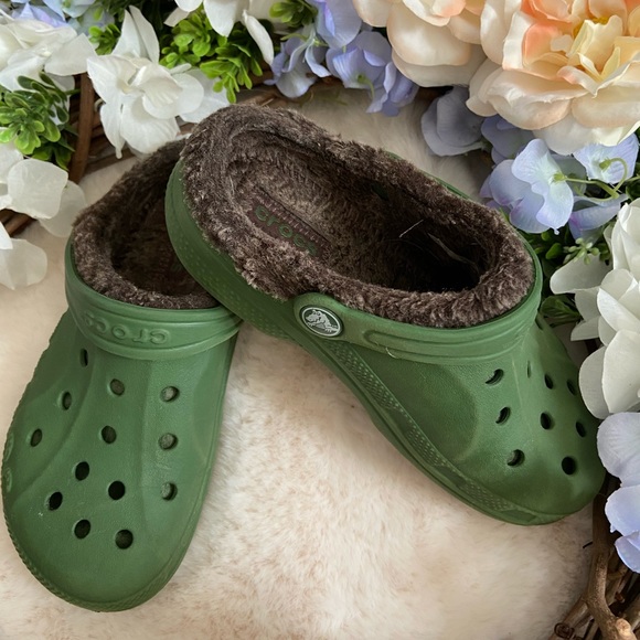 kids furry crocs